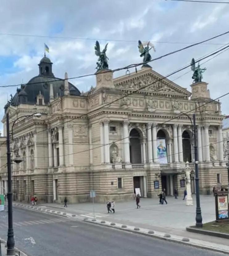 в центрі львова -вірменська військовий госпіталь Lviv